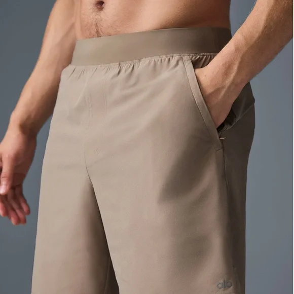 ALO Yoga Men's 9” Repetition Short in Gravel - Picture 1 of 6